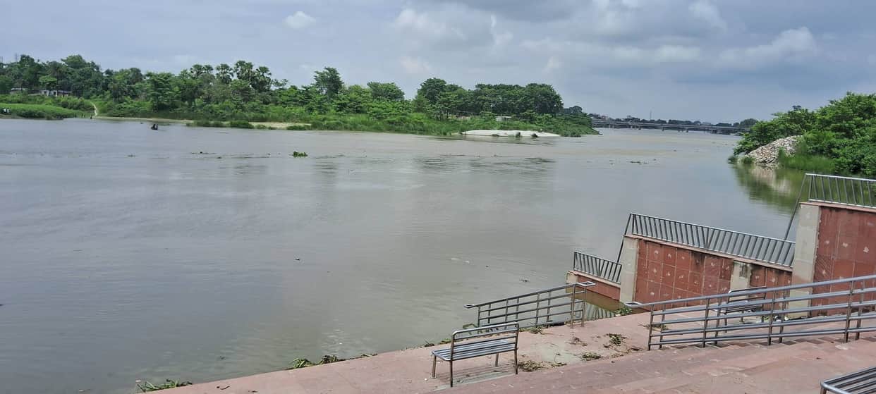 muzaffarpur budhi gandak river water level flood threat bagmati river bihar news
