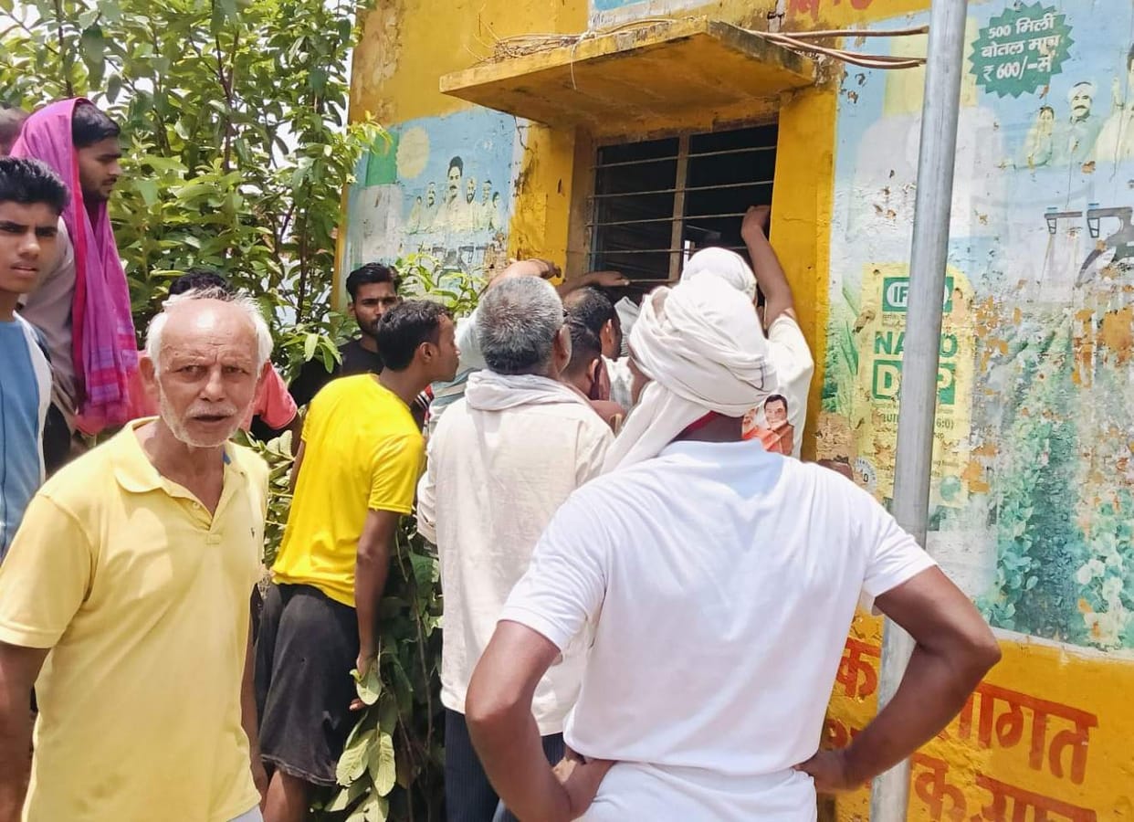 500 farmers arrived to get fertilizer; only 92 received it.
