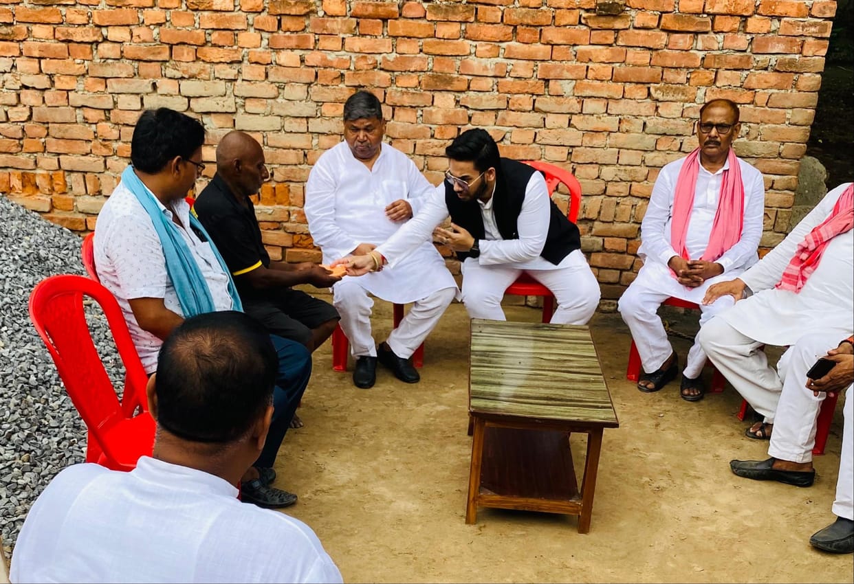 MLA met families affected by untimely deaths and provided financial assistance.