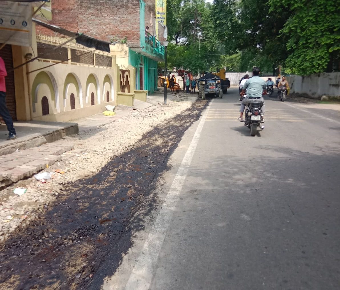 Widening work from Gauri Shankar Temple to the Kachhari (Courts) has begun.