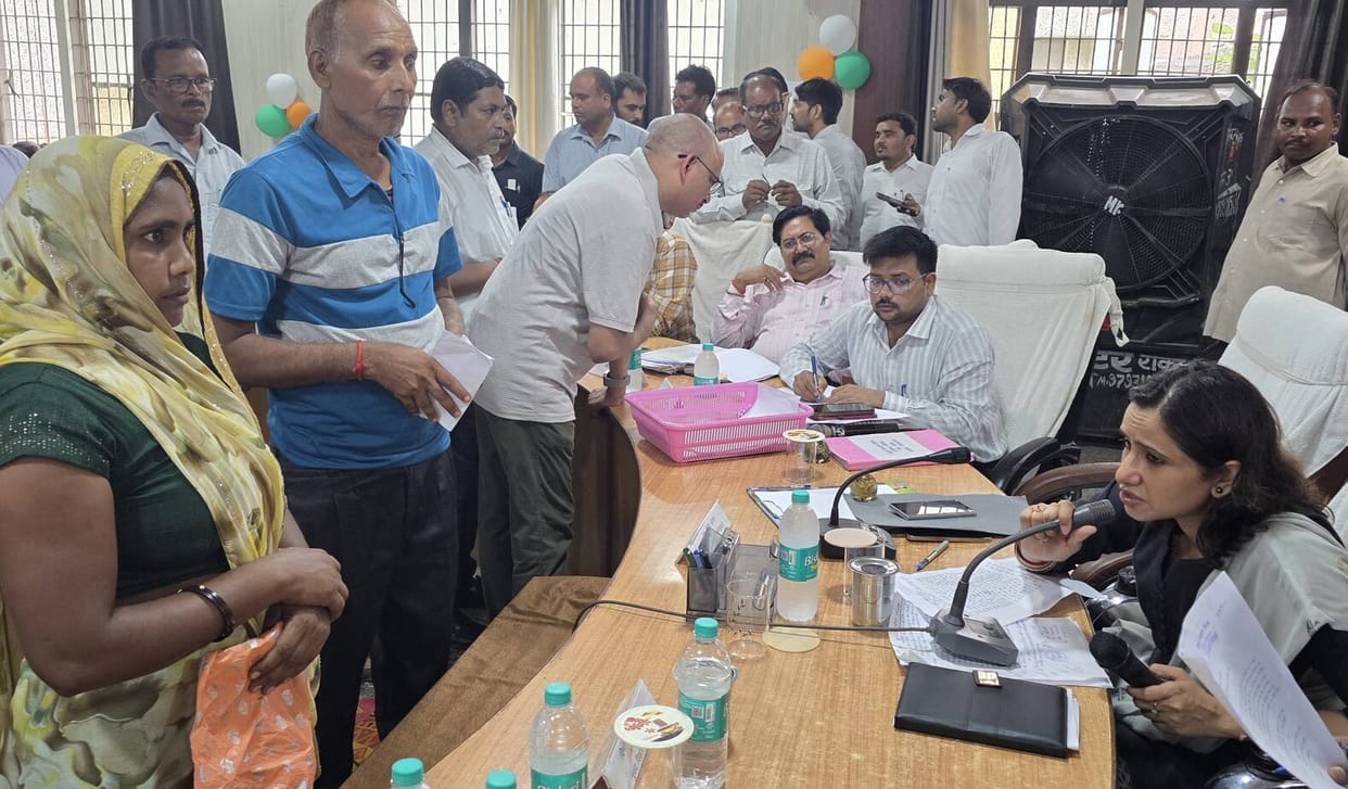 DM reprimands official who demanded 20,000 for land measurement.