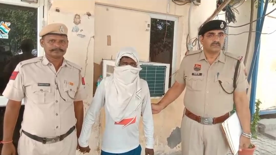 Attempt to steal cash by breaking into Axis Bank ATM; accused arrested.