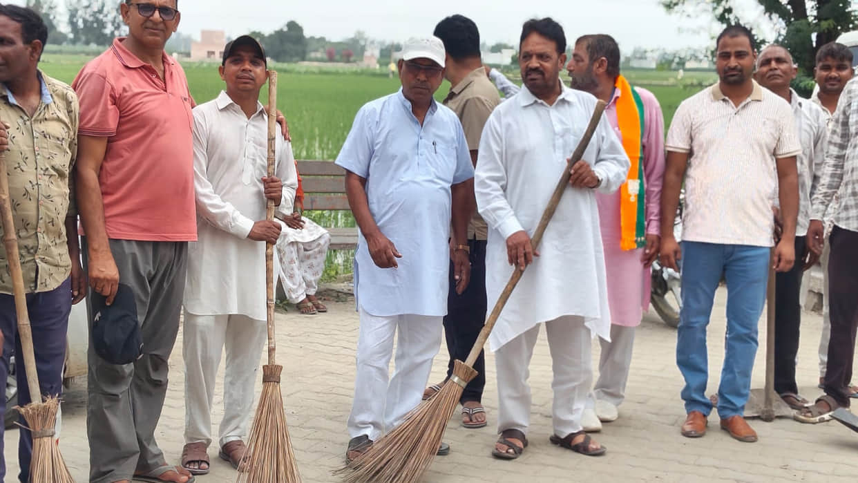 Cleanliness drive conducted in Valmiki Basti.