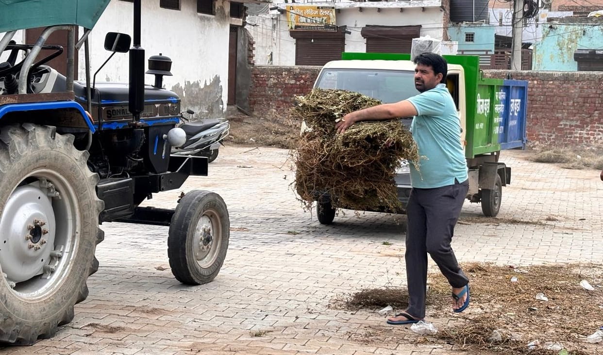 MLA Pawan conducted a cleanliness drive in Kharkhoda.