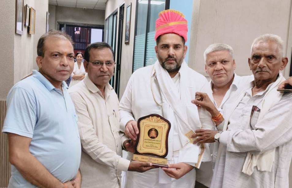 Dhanak Kabir Samaj Jagriti Manch honored MLA Madan.
