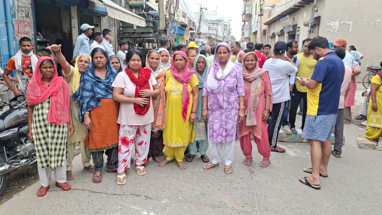 Public anger erupts over the power crisis; traffic grinds to a halt due to blockades at three locations in the city.