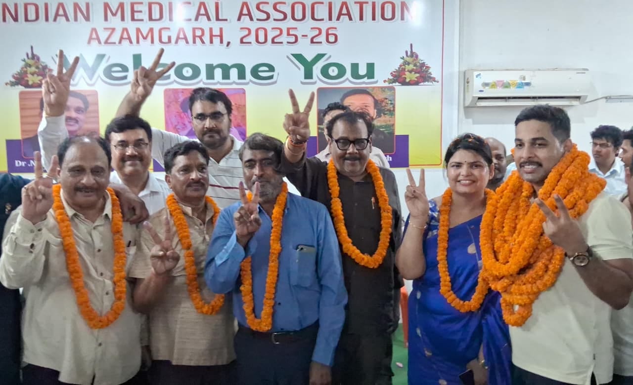 मतगणना के बाद खुशी का इजहार करते विजयी प्रत्याशी और समर्थक।- आईएमए।