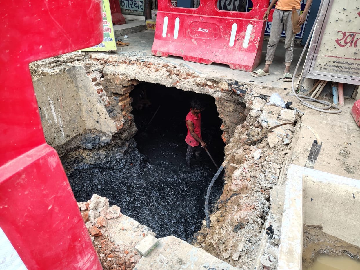 The situation regarding sewer cleaning remains unchanged even after five deaths.