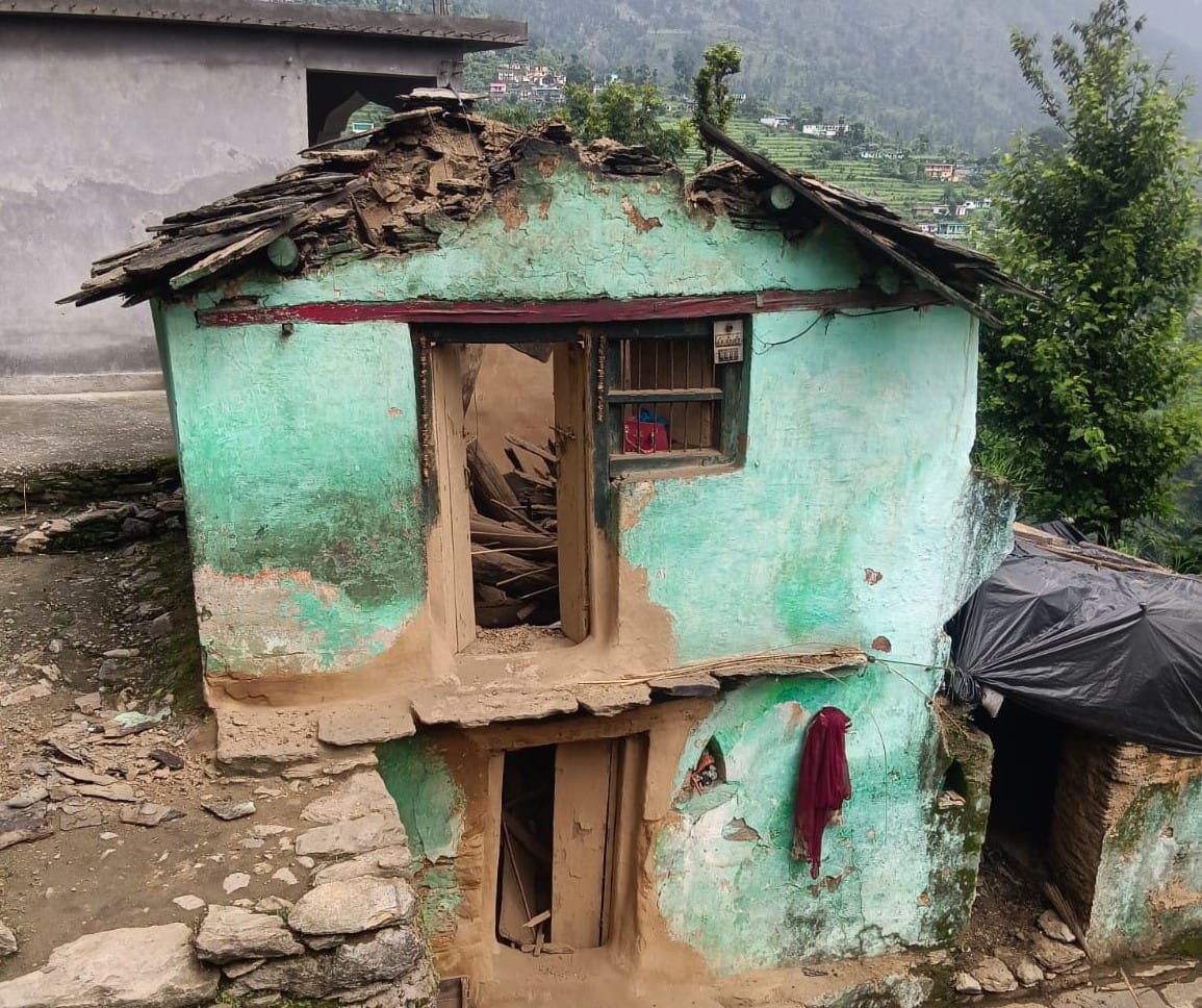 Residential House Collapses Suddenly; Family Members Have Narrow Escape