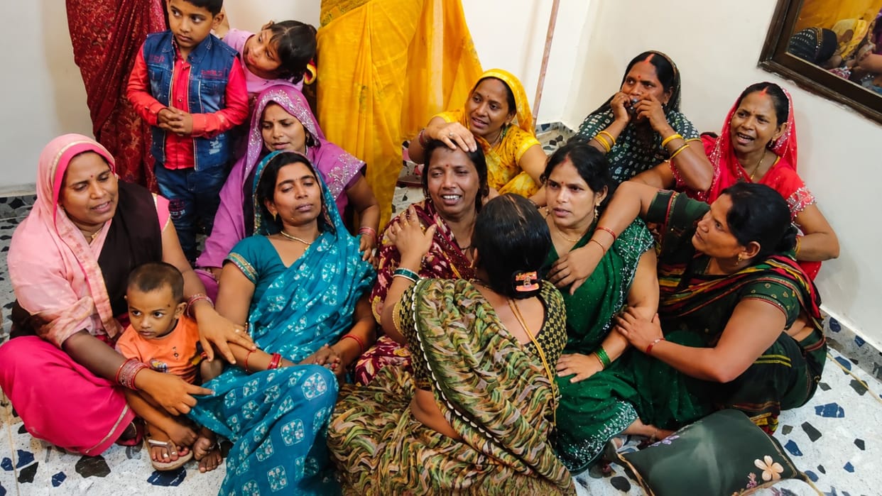 During treatment, the woman died, and her husband accused the hospital of giving the wrong blood