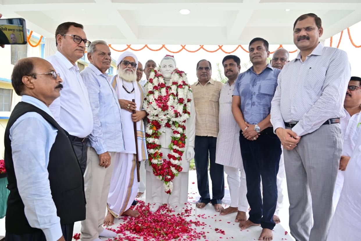 Celebrated the birth anniversary of Azamgarh's first MP Babu Kalika Singh