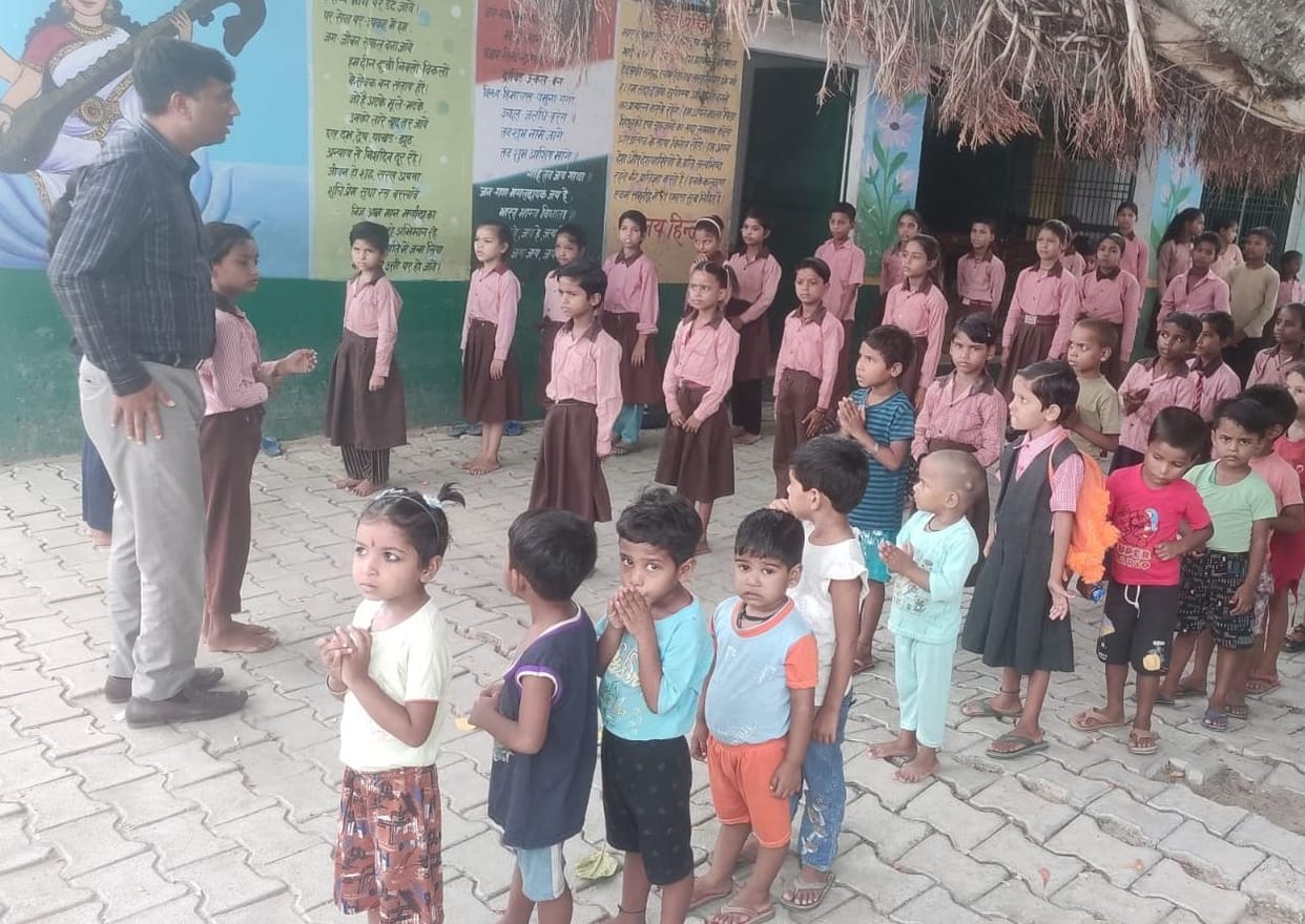 9 teachers found absent in Narkhi block.