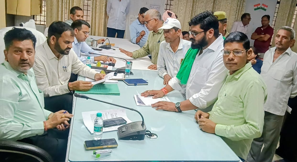 Sampoorna Samadhan Diwas' (Comprehensive Grievance Redressal Day): 35 complaints received; only four resolved on the spot.