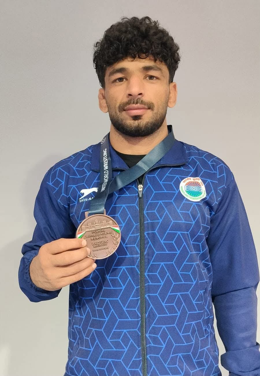 Wrestler Vishal Kaliraman from Sisai won a bronze medal in Hungary.