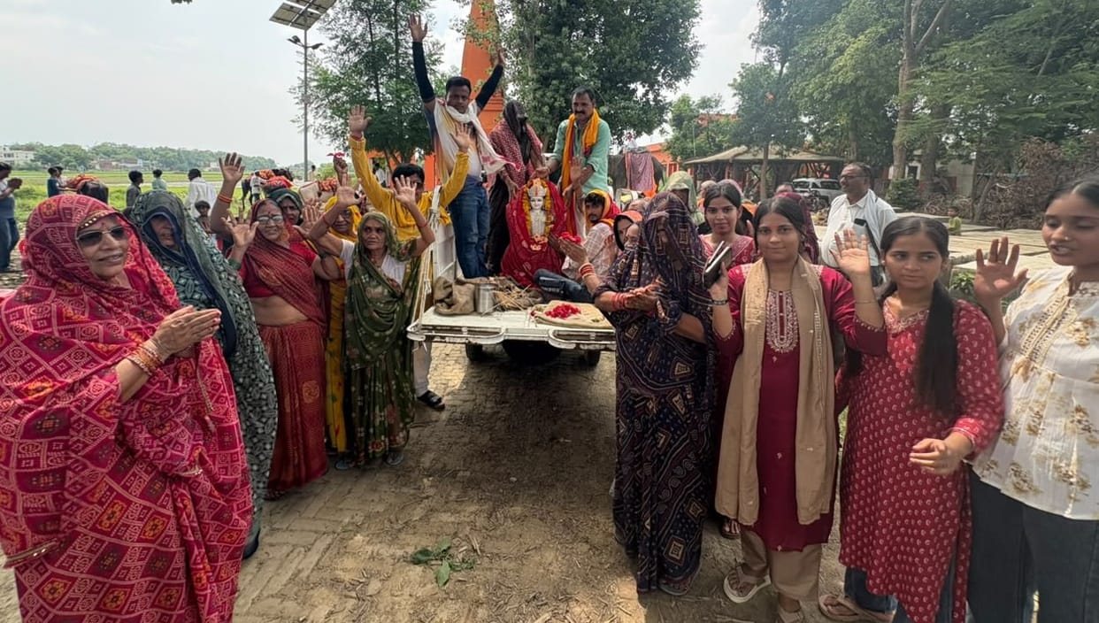 Procession taken out on the occasion of the consecration of the idol of Santoshi Mata