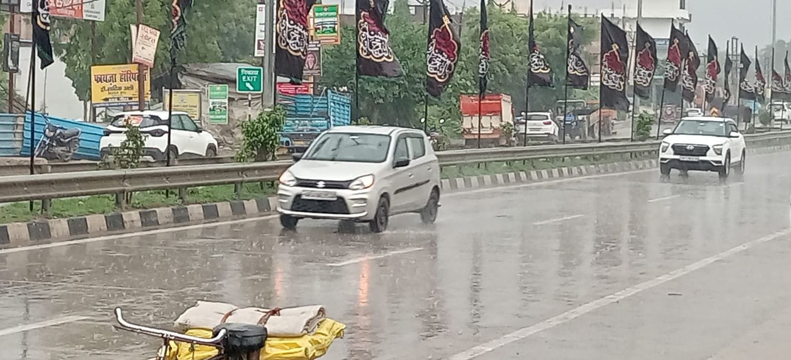  शहर से सटे अमहट में हुई बारिश। संवाद