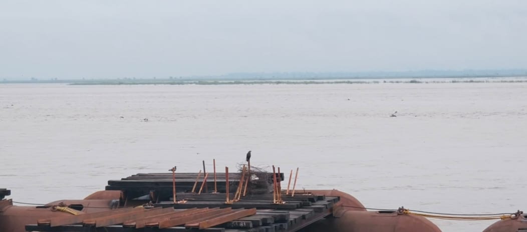 Fluctuations in the Gandak's water level continue.