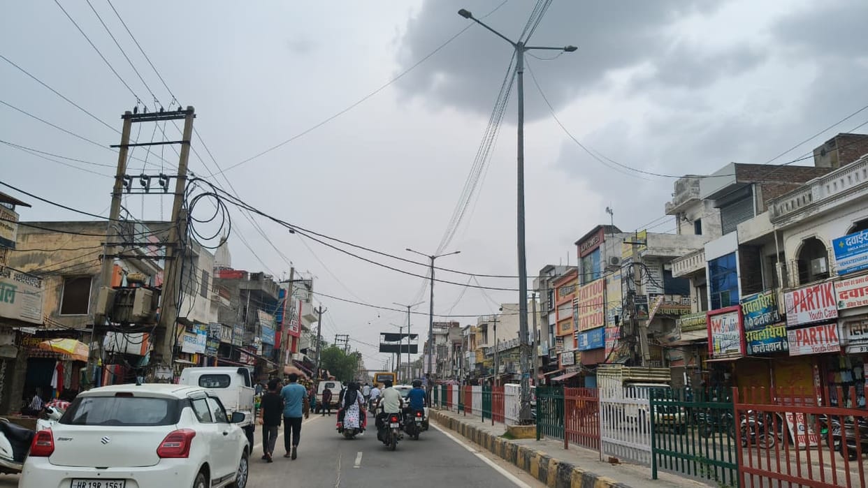 Drizzle adds to woes amidst the heat; people distressed by high humidity