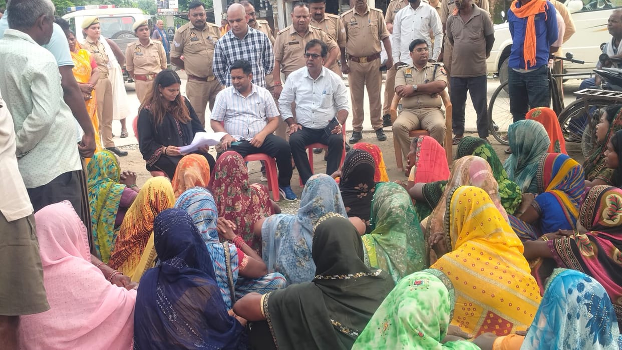 Bandarbhoj protest called off following ADM's assurance; road to be constructed after the rains.
