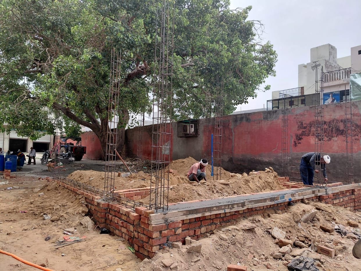 Construction of public toilets begins in the market