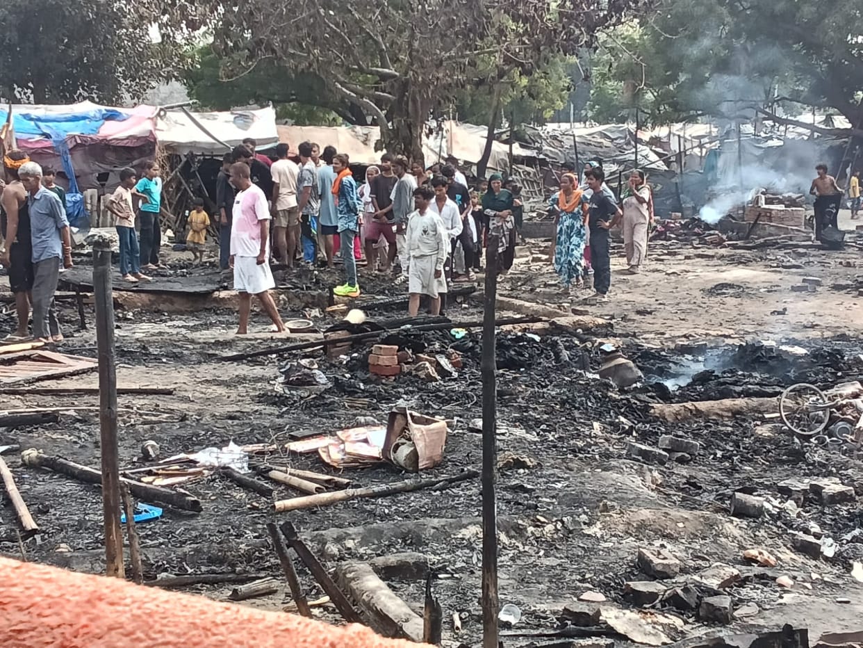 25 vacant shanties were gutted in a fire