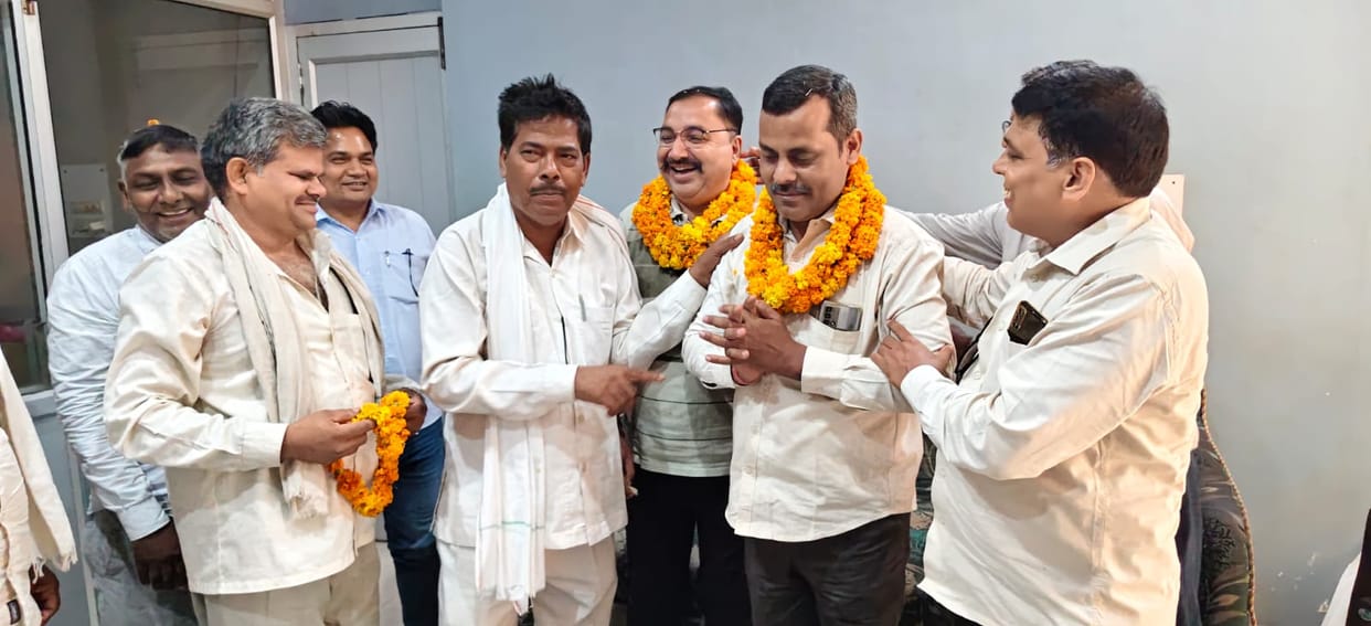 Direct face-off between Sanjeev Singh and Madan Singh for the presidency of the Purvanchal Ekta Seva Samiti.
