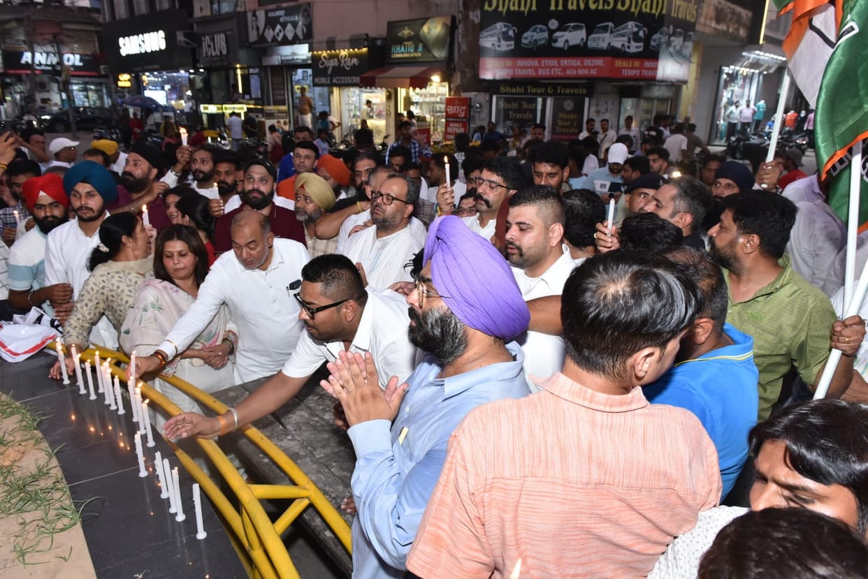 Congress protests over NEET paper leak, burns effigy of Education Minister