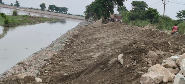 Incomplete embankment raises concerns; projects worth 19 crore stalled at Amvakhas dam.