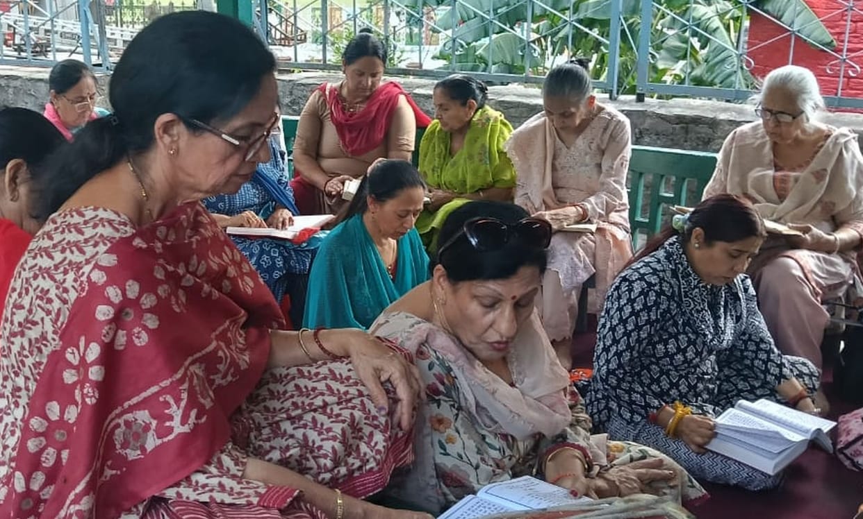 Women performed *bhajan-kirtan*.