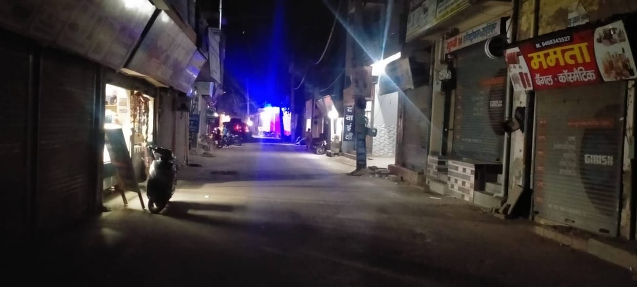Streets plunged in darkness; the street light issue remains ignored by the authorities.
