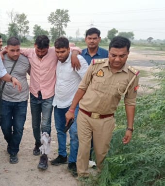 Robber caught in encounter; shot in the leg.