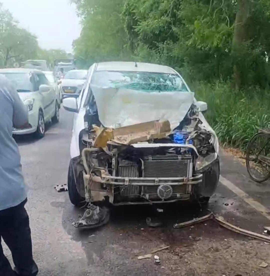 ASI injured along with wife and daughter after car collides with school bus that braked suddenly