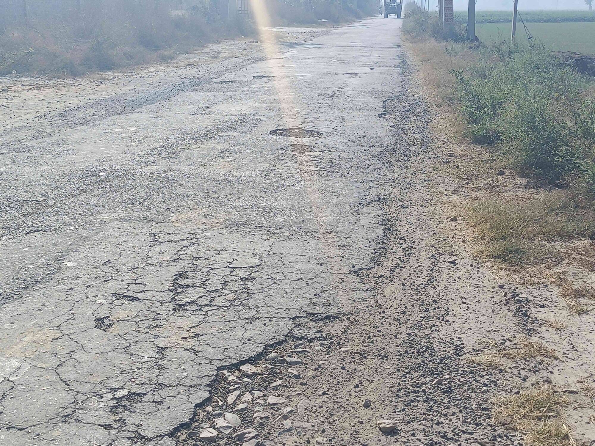 गांव प्यौदा और तितरम को जोड़ने वाली बदहाल सड़क संवाद
