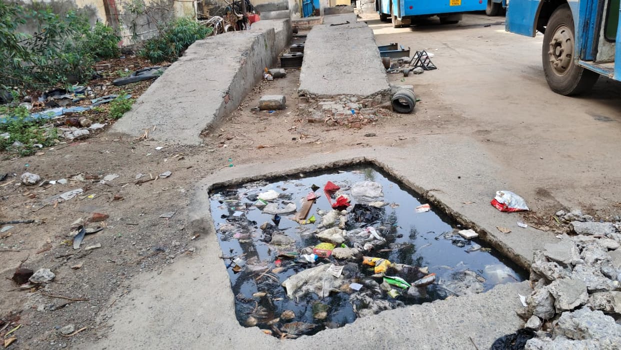 Open manholes hinder bus repairs