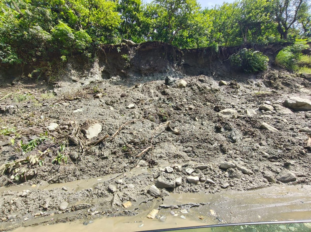 Risk of landslides on the Wazir Bawdi-Samej road