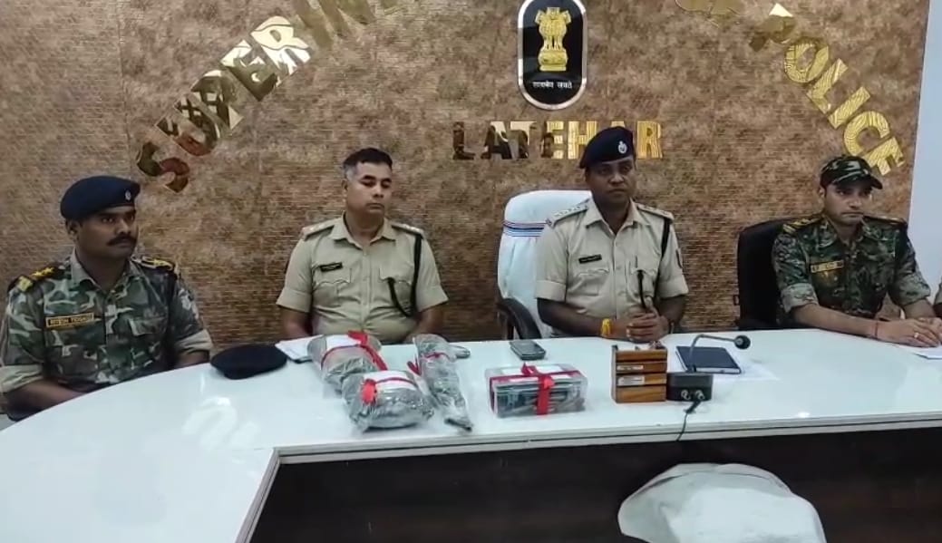 जानकारी देते पुलिस अधिकारी