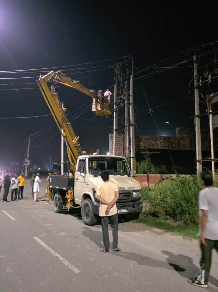 Unscheduled power cuts have robbed city residents of their sleep.