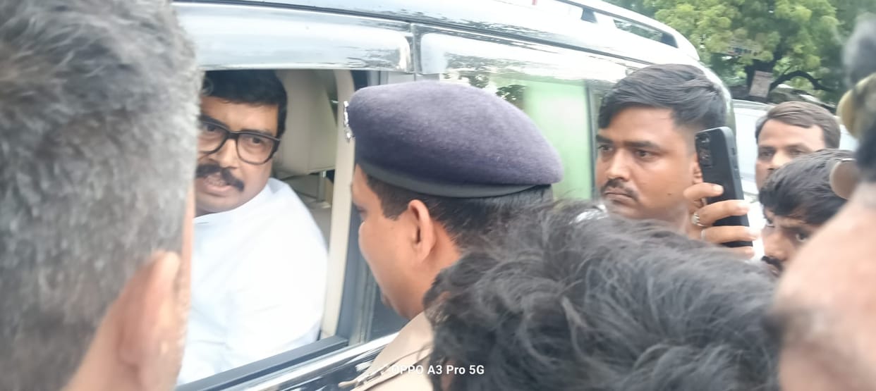Hooters, black window film, and pressure horns found on 6 vehicles belonging to former MP Atul Rai; challans issued.