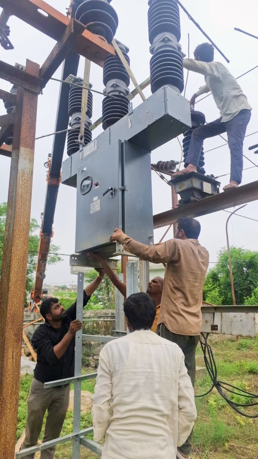 Power out for four hours in humid weather; people inconvenienced.