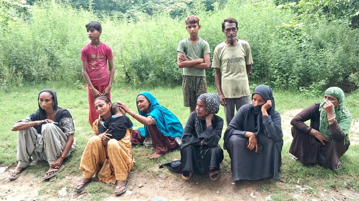 The body of a young man, who had set out from his in-laws' house for Kasganj, was found beside the railway tracks.