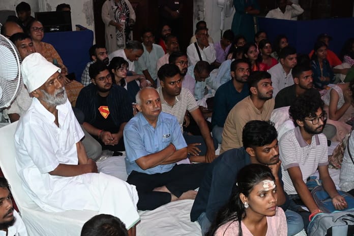 Varanasi News: कश्यप बंधुओं के मियां मल्हार की सुरलहरियों से सराबोर हुई संगीत संध्या