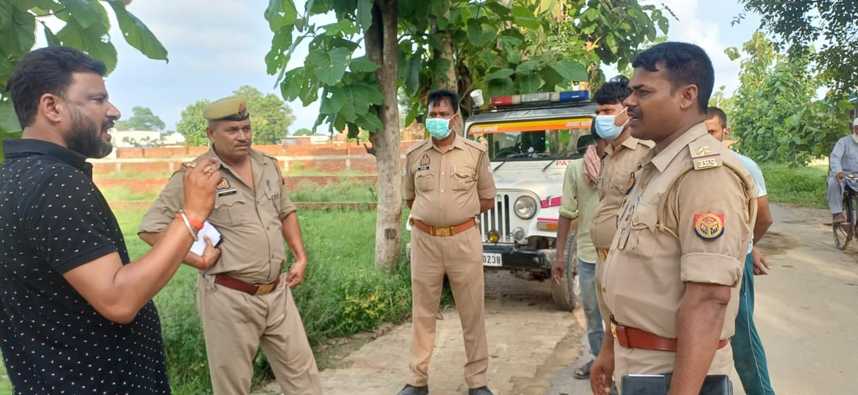 An elderly person died in agony; their body, gnawed by rats, was found three days later.