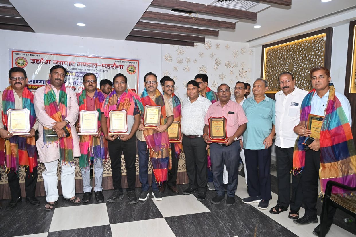 Certificates of appreciation awarded to top-performing traders.
