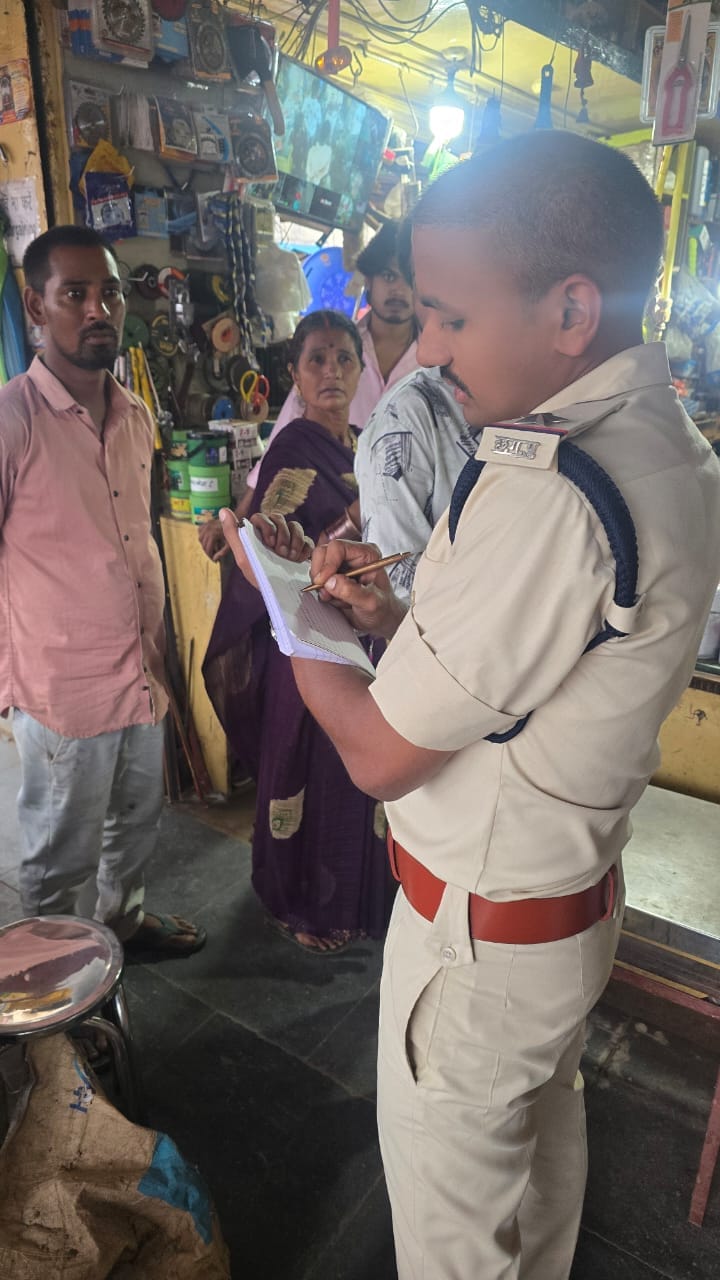पुलिस टीम द्वारा जानकारी ली जा रही है