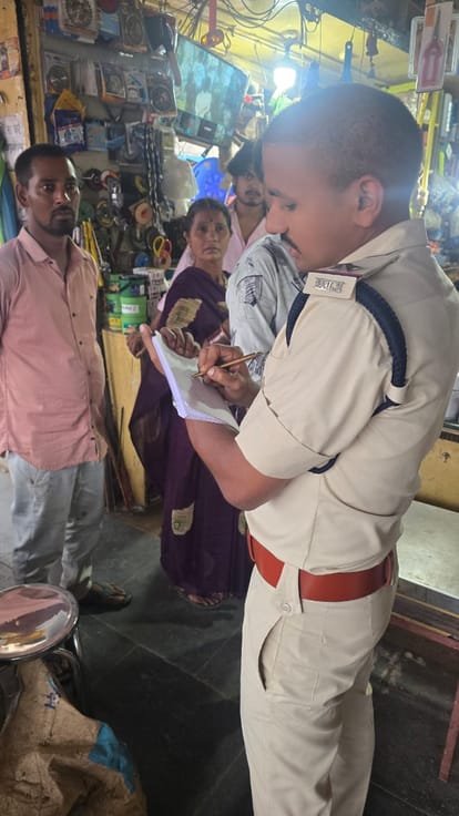 पुलिस टीम द्वारा जानकारी ली जा रही है