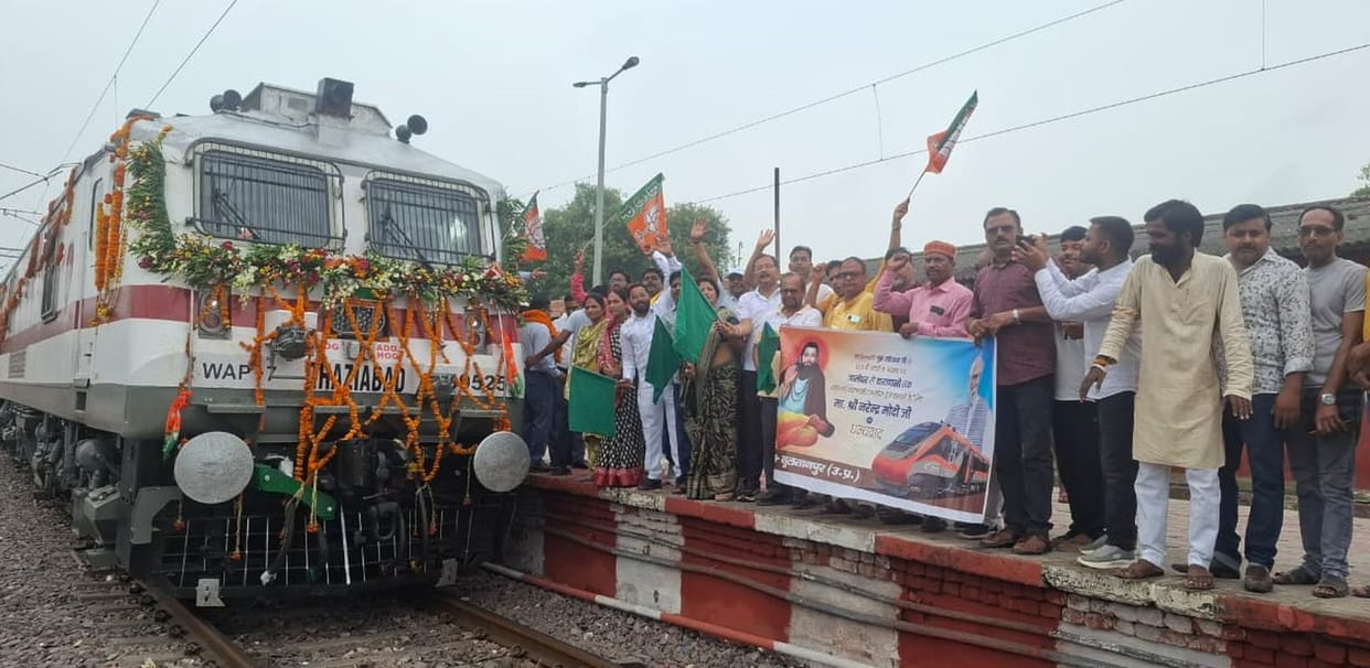 Sant Ravidas Express welcomed with flowers