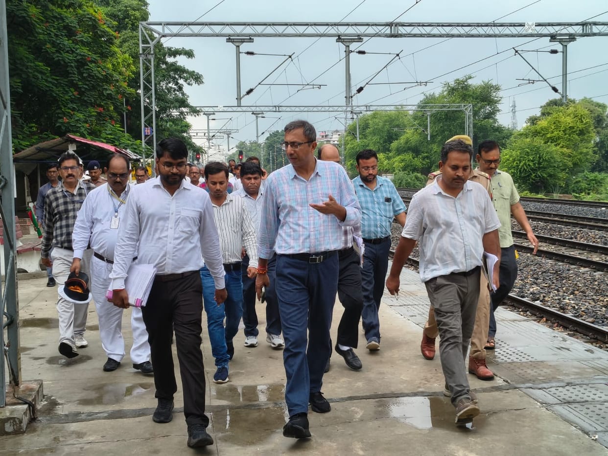 DRM reprimanded officials over the lack of passenger amenities