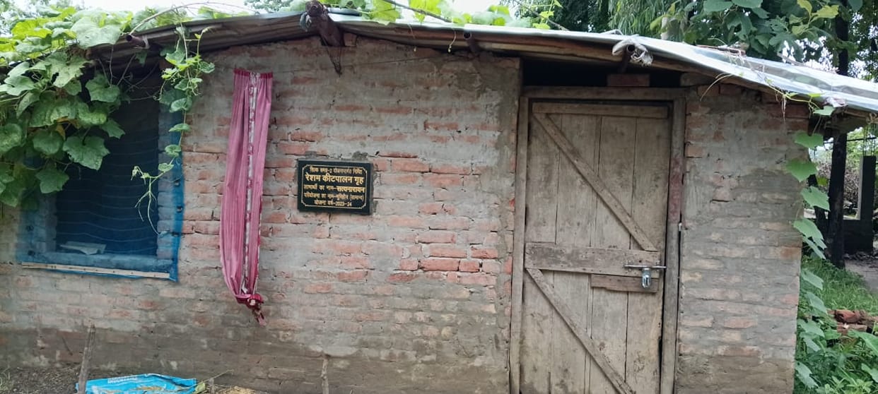 Beneficiaries in Maharajganj have turned the silkworm rearing unit into a warehouse.