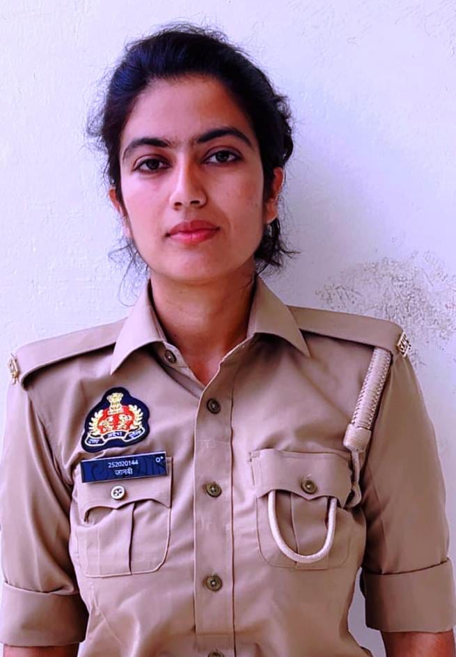 Jahnavi Chaudhary from Dabthuva becomes a Sub-Inspector.