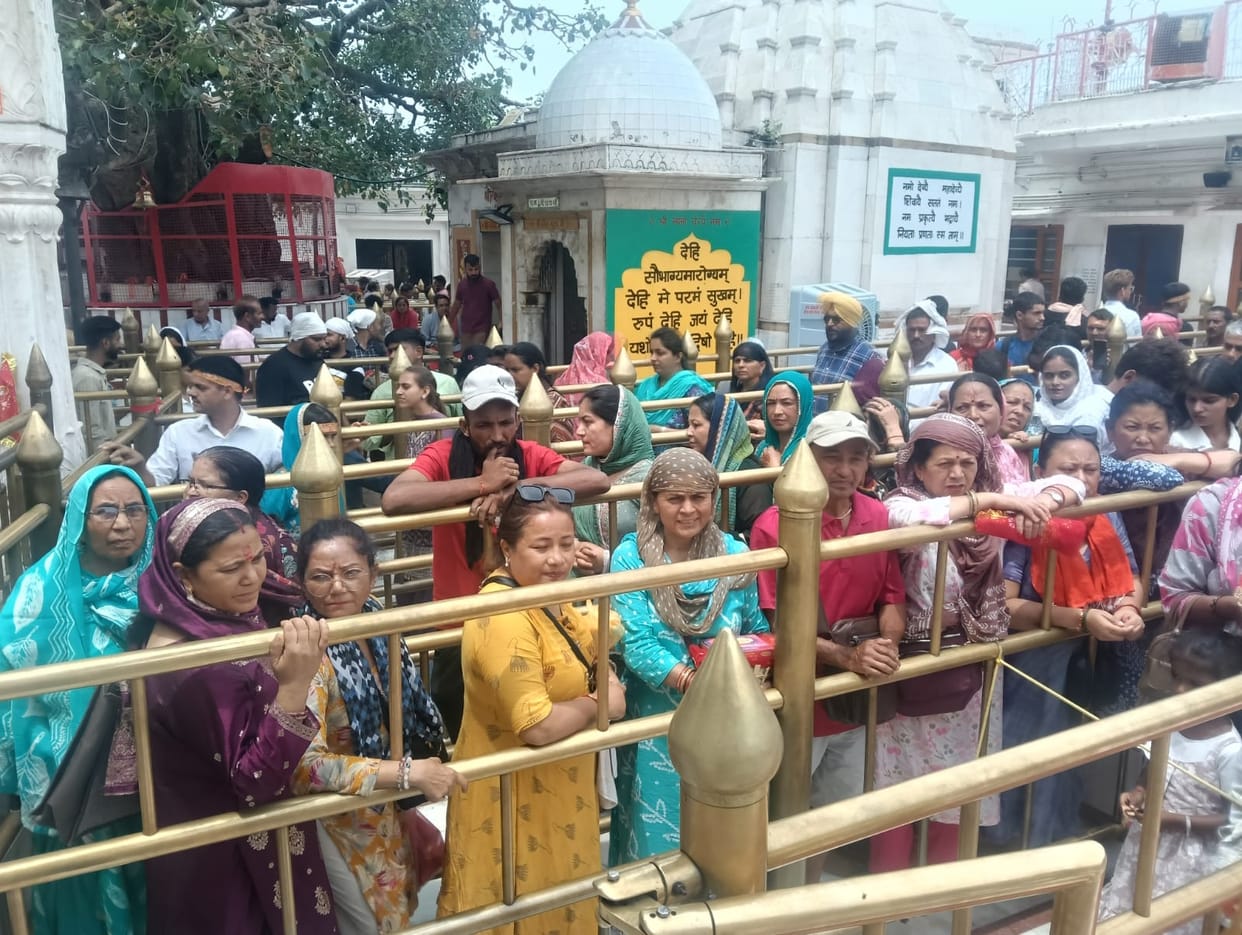 45,000 devotees paid obeisance at Shri Naina Devi Ji on the sixth day of Gupt Navratri.